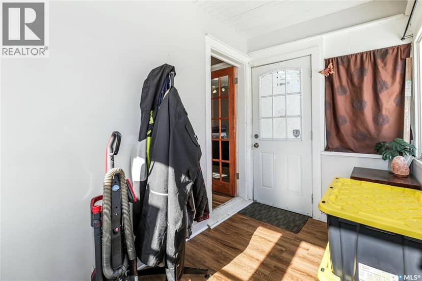 1438 Connaught STREET — photo 3 of 21