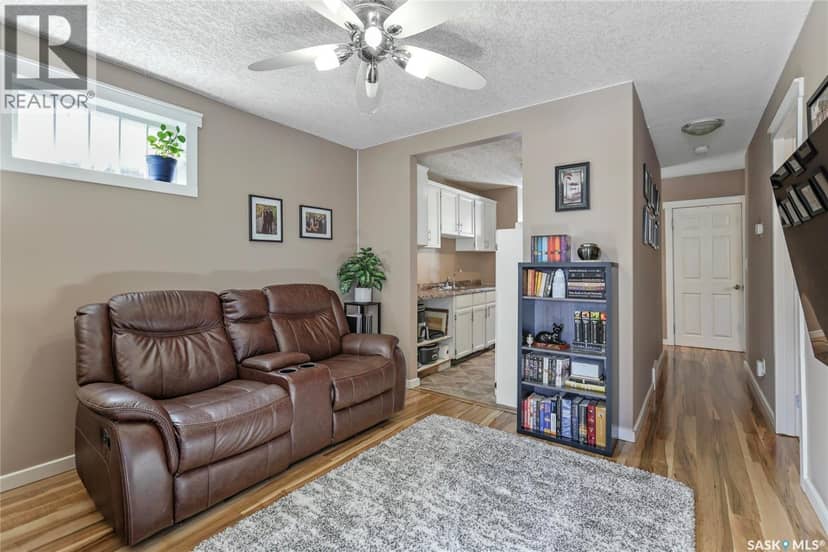 1438 Connaught STREET — photo 4 of 21