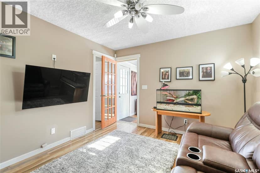 1438 Connaught STREET — photo 5 of 21