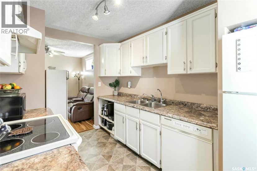 1438 Connaught STREET — photo 7 of 21