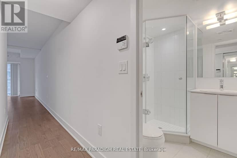 2501 - 955 Bay Street — photo 13 of 15