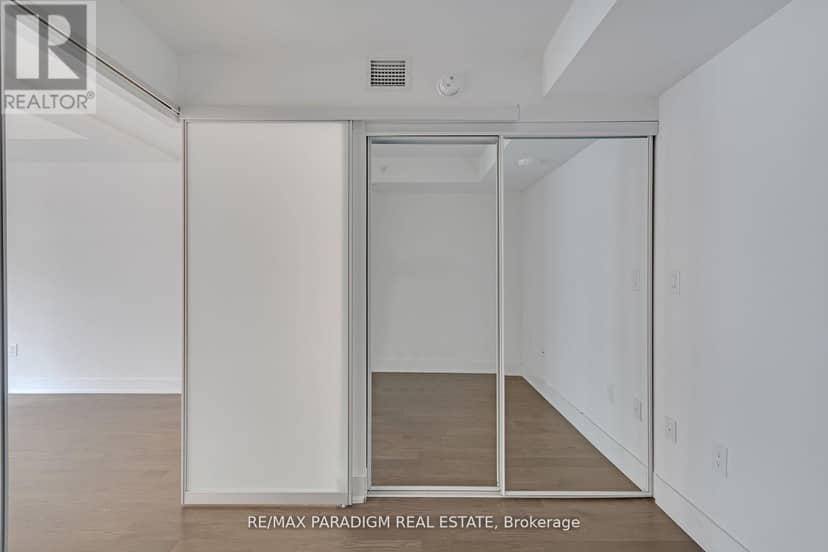 2501 - 955 Bay Street — photo 5 of 15
