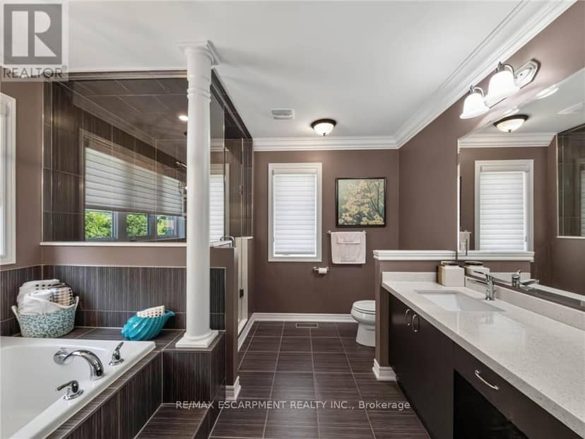 80 Sutherland Crescent — photo 18 of 35