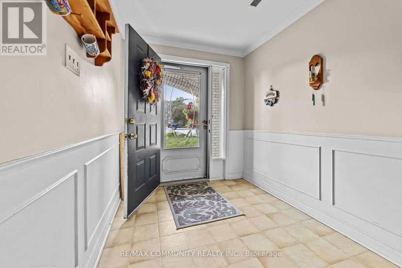 210-216 Homestead Crescent — photo 20 of 39