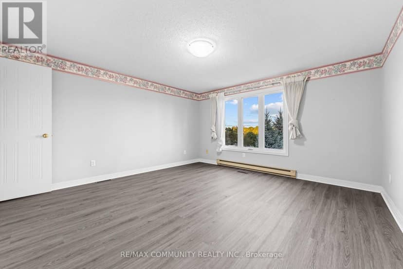 210-216 Homestead Crescent — photo 24 of 39