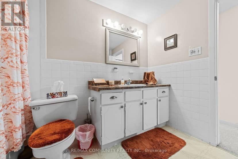 210-216 Homestead Crescent — photo 34 of 39