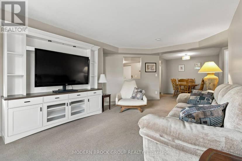201 - 274 Ormond Street — photo 16 of 37