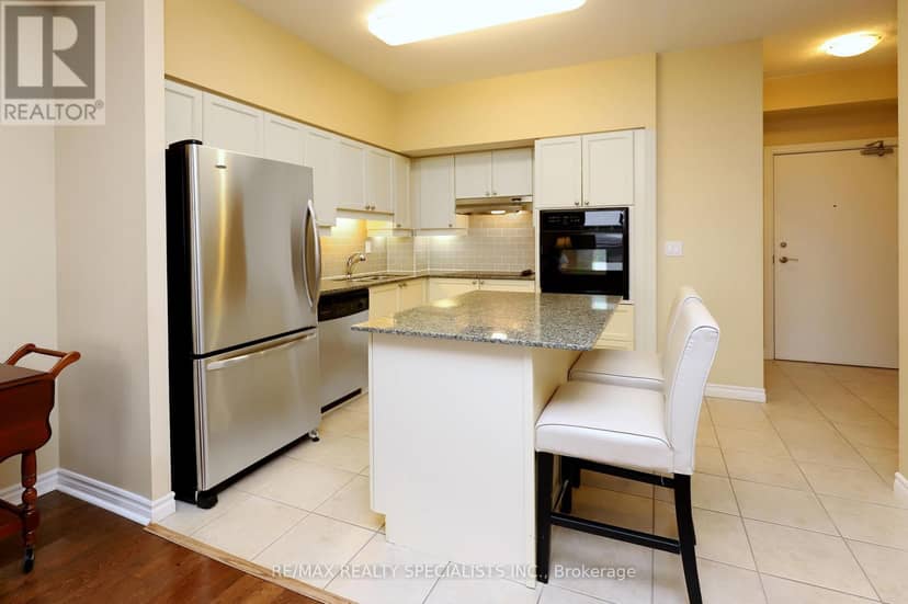 809 - 810 Scollard Court — photo 10 of 37