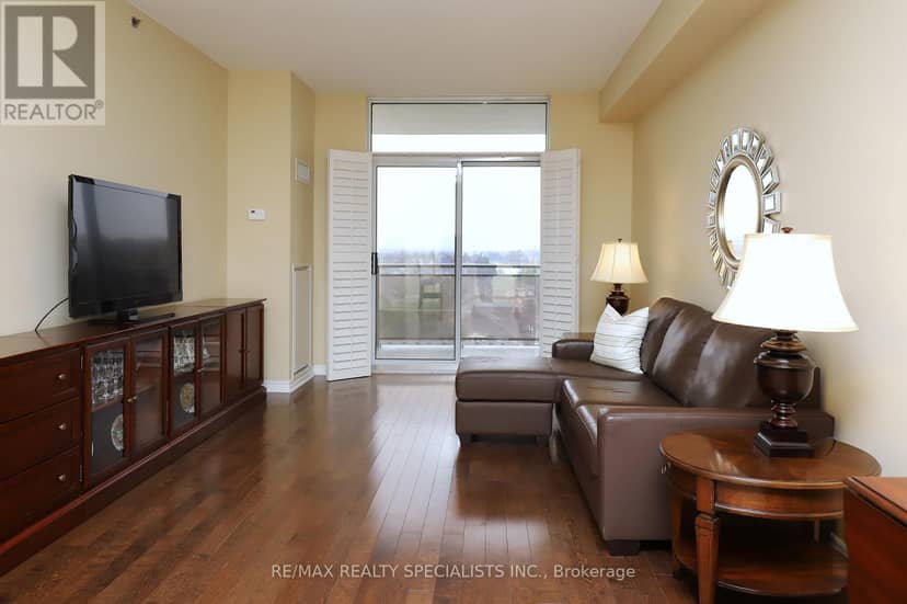 809 - 810 Scollard Court — photo 14 of 37