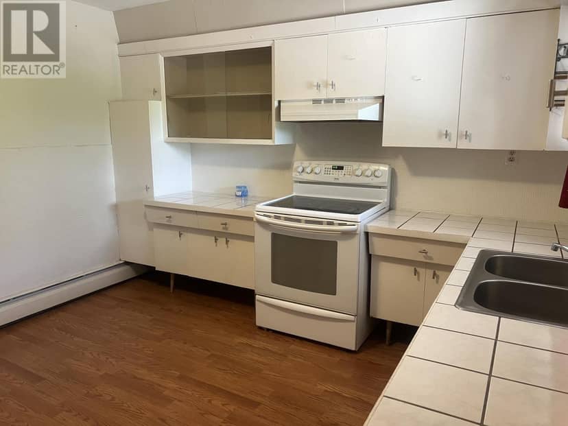 485 Wellington ST W — photo 23 of 30
