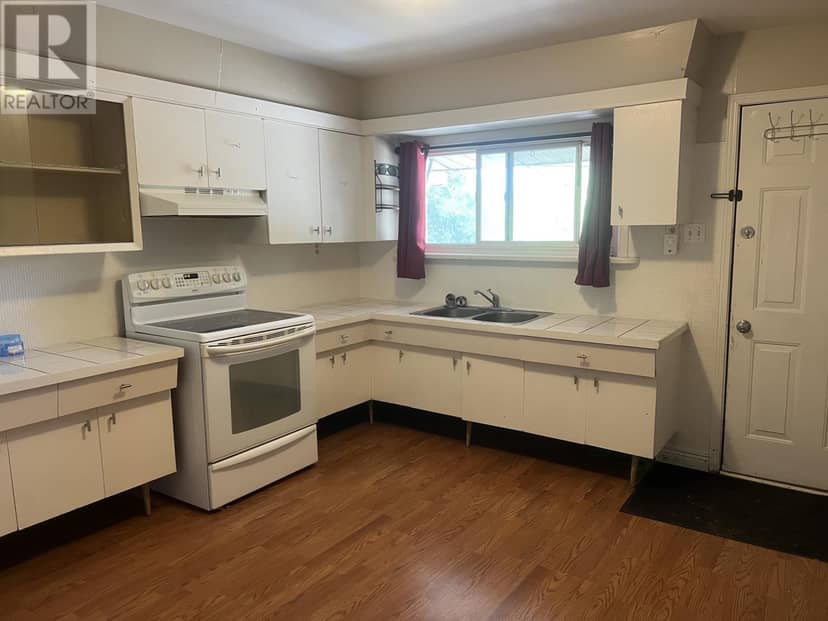 485 Wellington ST W — photo 22 of 30
