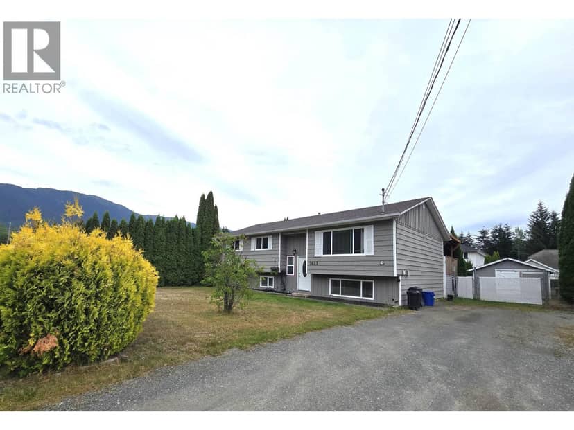 3653 HAWTHORNE AVENUE, Terrace, photo 2