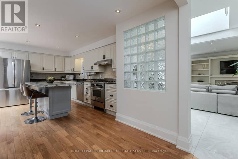 892 North Shore Boulevard W — photo 10 of 40