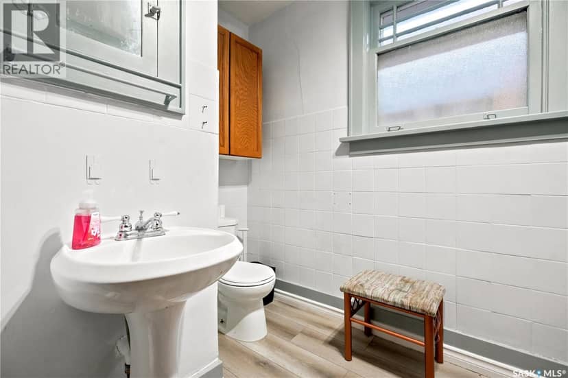 3300 Victoria AVENUE — photo 15 of 40