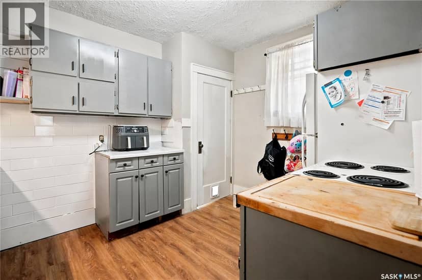 3300 Victoria AVENUE — photo 19 of 40