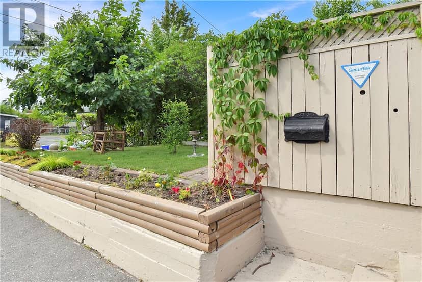 320 Nelson Street — photo 3 of 40