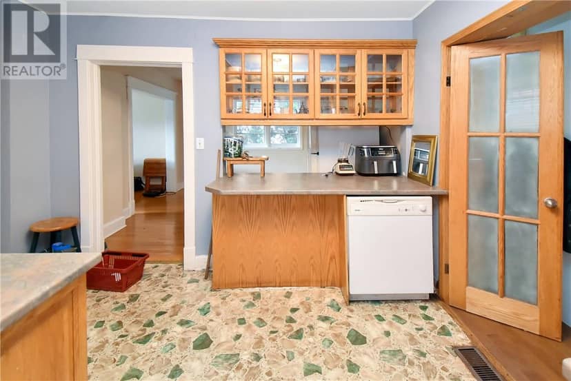 320 Nelson Street — photo 35 of 40