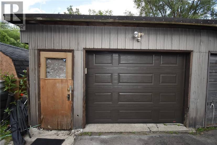 320 Nelson Street — photo 9 of 40