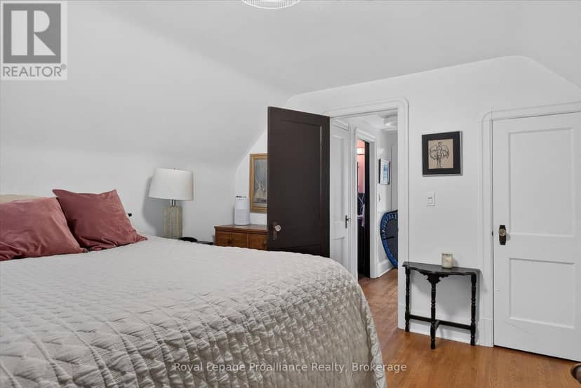 71 Lansdowne Street W — photo 23 of 40