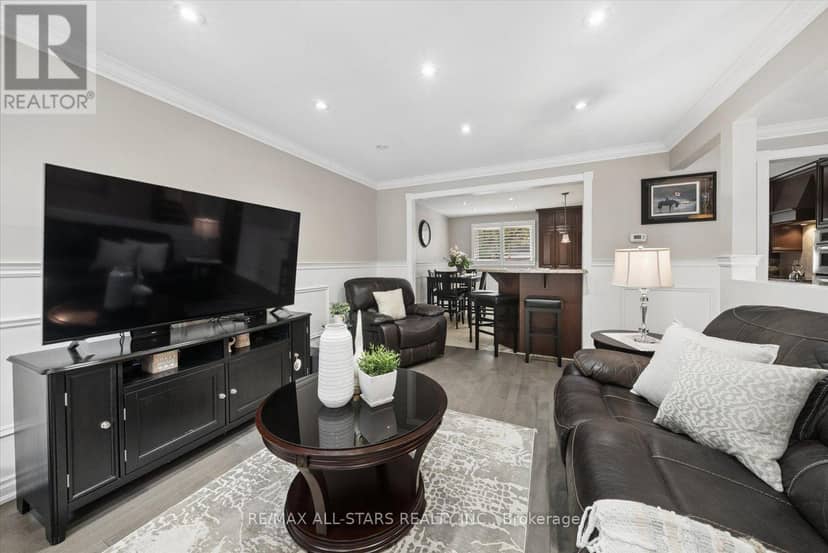 31 Crown Crescent — photo 9 of 40