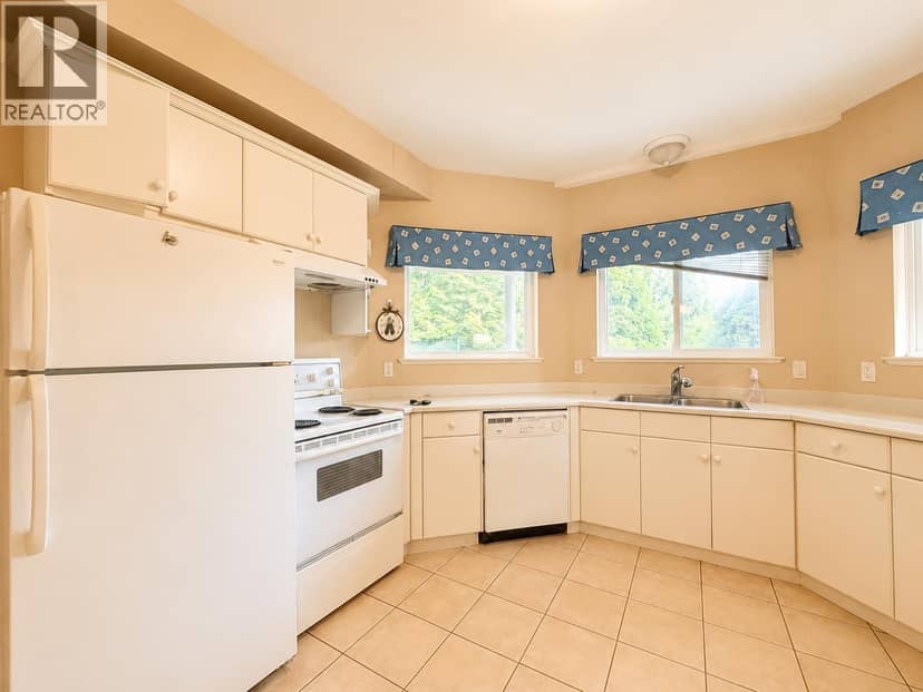 1625 PARKWAY BLVD, Coquitlam, photo 3