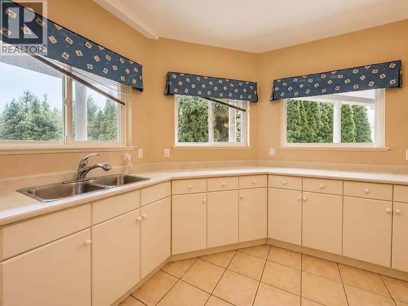 1625 PARKWAY BLVD, Coquitlam, photo 4