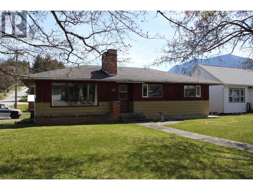 119 2nd Avenue NW, Nakusp