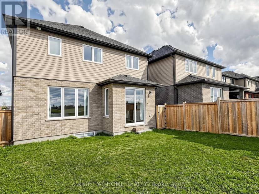 22 Sparrow Crescent — photo 35 of 40