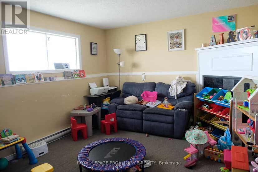 60 Wallbridge Crescent — photo 11 of 40
