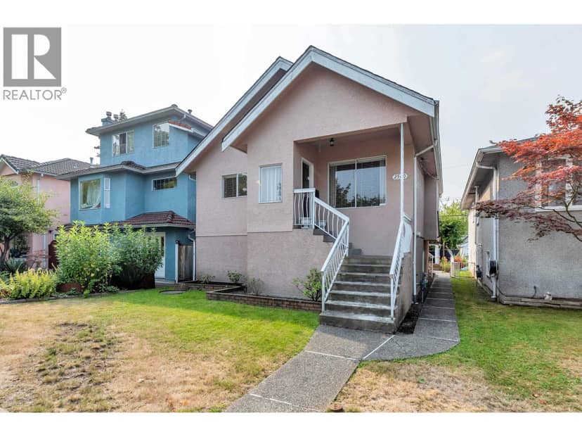 2560 ADANAC STREET, Vancouver, photo 2