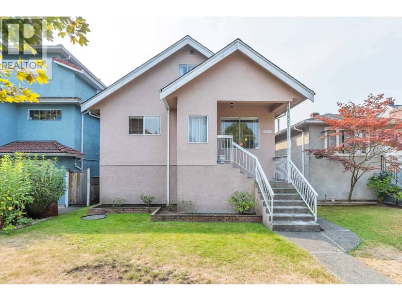 2560 ADANAC STREET, Vancouver