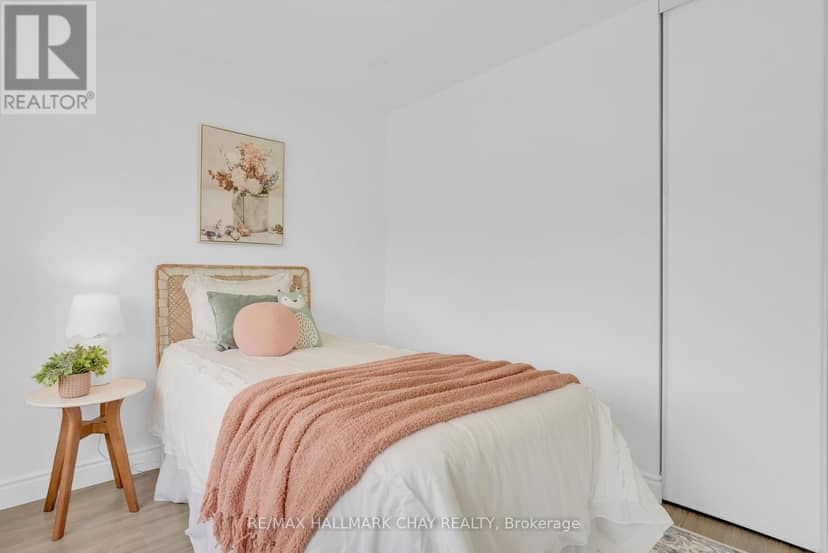 100 Copeman Crescent — photo 19 of 26