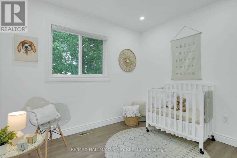 100 Copeman Crescent — photo 17 of 26