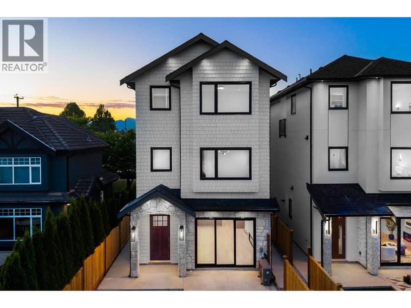 4 6682 NAPIER STREET, Burnaby