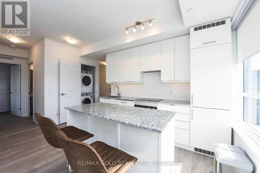 3209 - 36 Elm Drive — photo 13 of 40