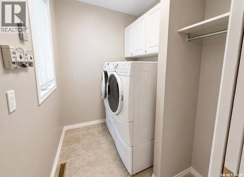 204 Brownlee STREET — photo 11 of 26