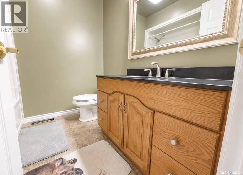 204 Brownlee STREET — photo 12 of 26