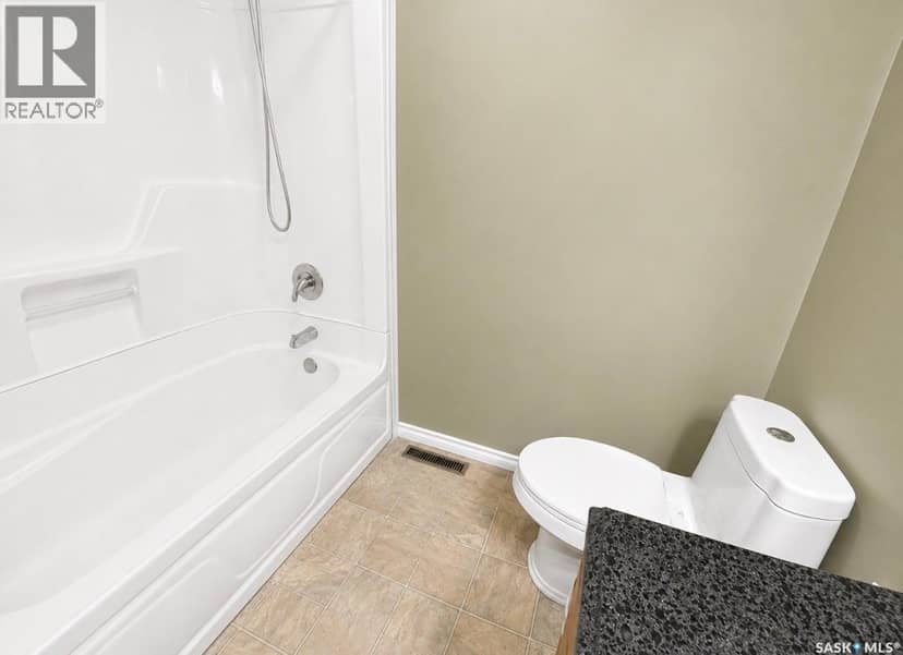 204 Brownlee STREET — photo 13 of 26