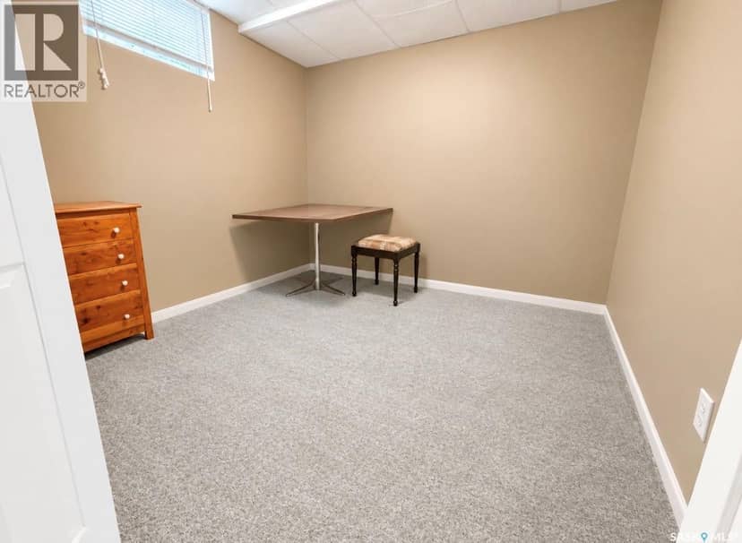 204 Brownlee STREET — photo 17 of 26