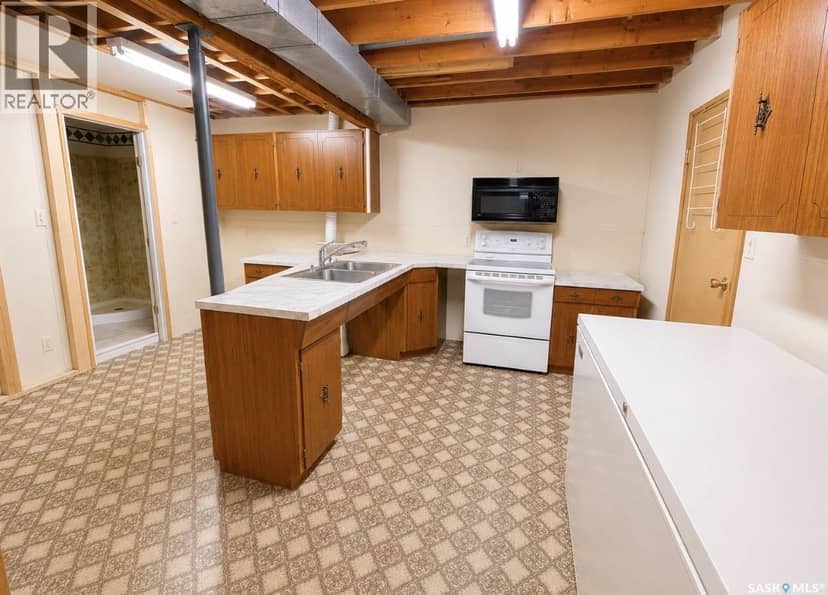204 Brownlee STREET — photo 18 of 26