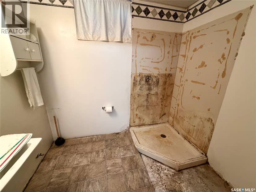204 Brownlee STREET — photo 22 of 26