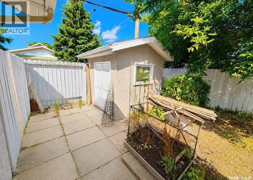 204 Brownlee STREET — photo 24 of 26