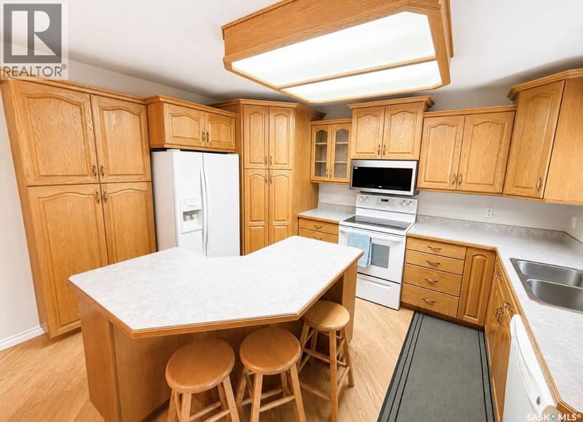 204 Brownlee STREET, Herbert, photo 3