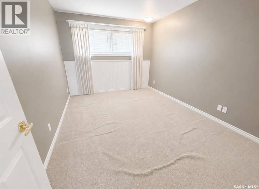 204 Brownlee STREET — photo 9 of 26