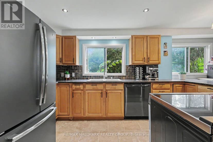 8784 15 Highway — photo 13 of 40