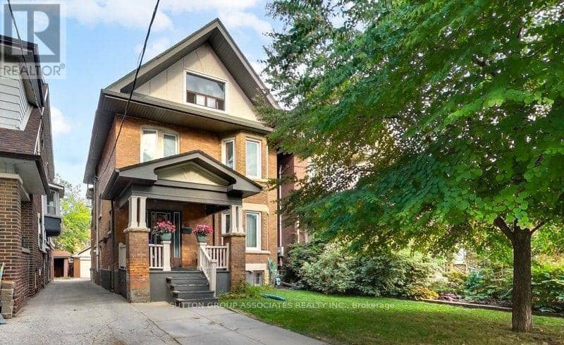 131 Lauder Avenue — photo 1 of 40