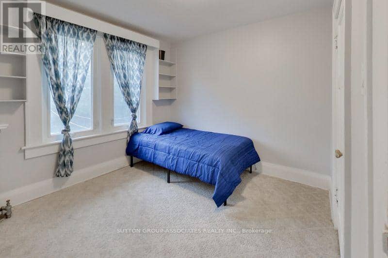 131 Lauder Avenue — photo 16 of 40