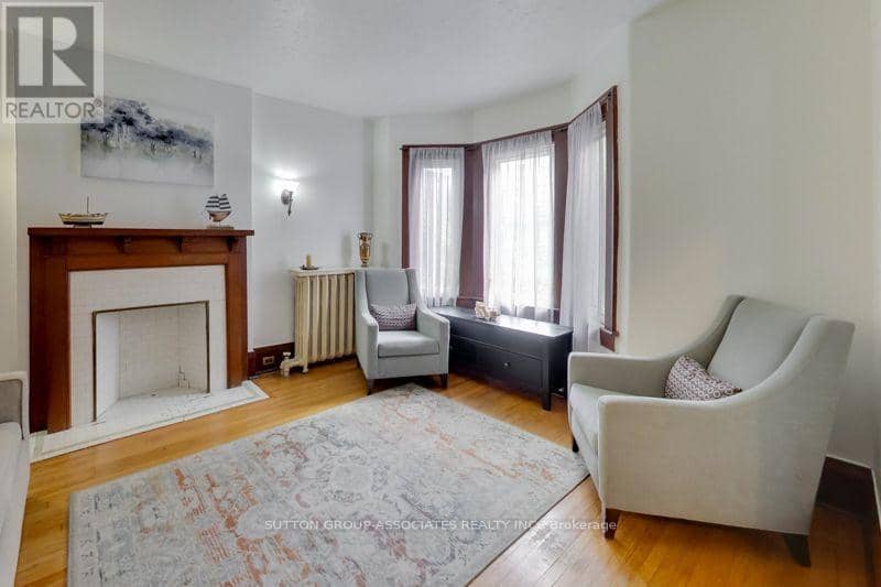 131 Lauder Avenue — photo 3 of 40