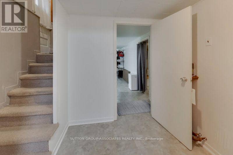 131 Lauder Avenue — photo 32 of 40