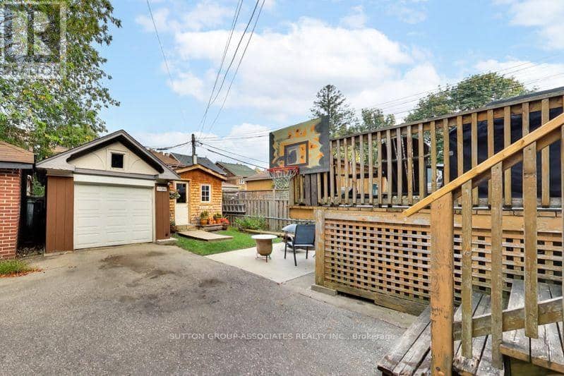 131 Lauder Avenue — photo 35 of 40